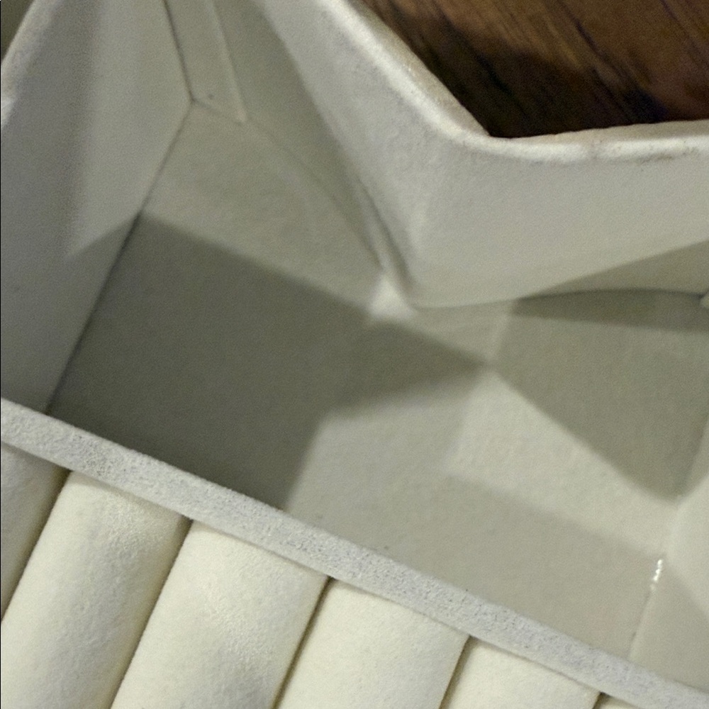 Elegant Cream Heart-Shaped Jewelry Box - Picture 9 of 12